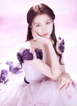 关晓彤鲜花裙明星慈善夜写真图片_3