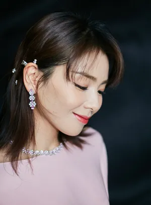 刘涛粉色长裙优雅性感写真图片_6