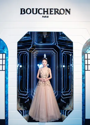 周冬雨深V礼服诱人性感活动照图片_3