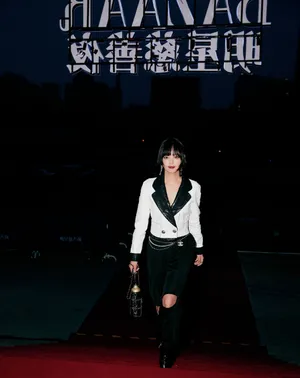 辛芷蕾芭莎明星慈善夜图片_2