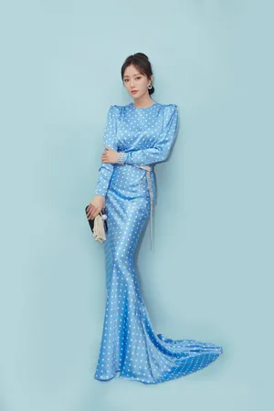 秦岚芭莎明星慈善夜性感图片_2