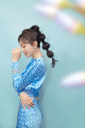 秦岚芭莎明星慈善夜性感图片_3