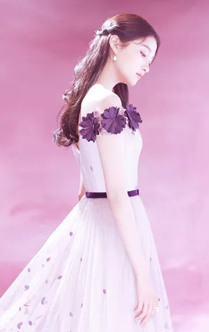关晓彤优雅唯美写真图片_2
