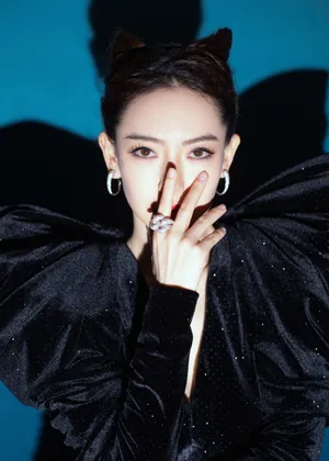 戚薇猫女造型性感迷人写真