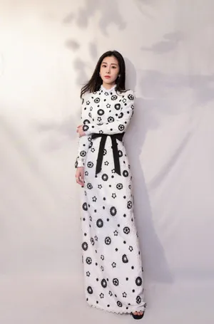 张碧晨芭莎明星慈善夜图片_5