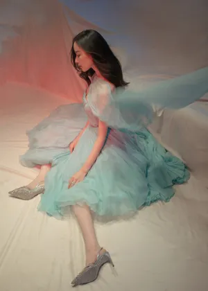 倪妮芭莎明星慈善夜性感迷人写真