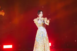 张靓颖炫彩光影写真图片_5