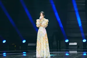 张靓颖炫彩光影写真图片_7