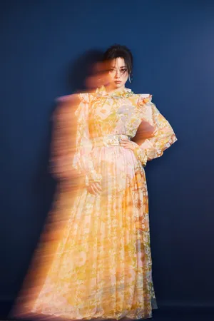 张靓颖炫彩光影写真图片_11