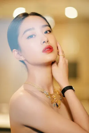 杨采钰芭莎明星慈善夜性感写真图片_2