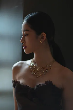 杨采钰芭莎明星慈善夜性感写真图片_5