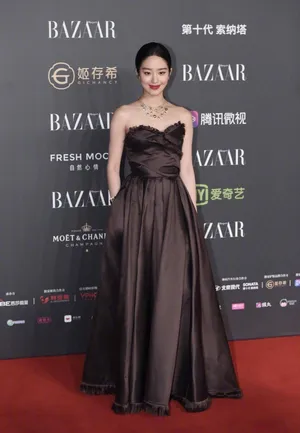 杨采钰芭莎明星慈善夜性感写真图片_6