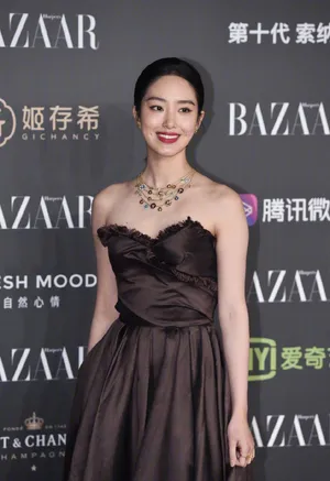 杨采钰芭莎明星慈善夜性感写真图片_7