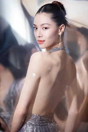 钟楚曦性感摩登魅力写真图片_7