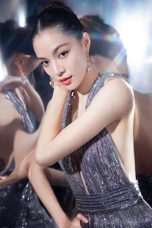 钟楚曦性感摩登魅力写真图片_8