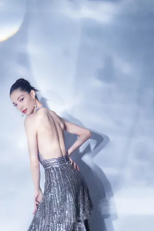 钟楚曦性感摩登魅力写真图片_9