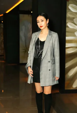 梁静芭莎明星慈善夜性感图片