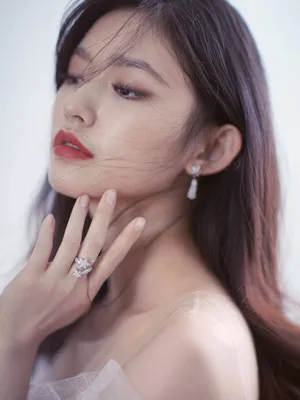 林允芭莎明星慈善夜性感图片_7