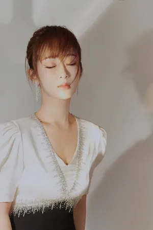 杨紫芭莎明星慈善夜唯美图片_1
