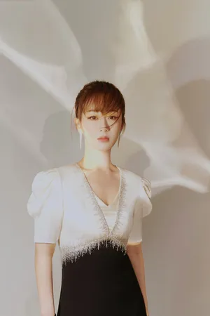 杨紫芭莎明星慈善夜唯美图片_4
