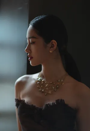 杨采钰芭莎明星慈善夜性感图片