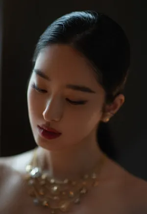 杨采钰芭莎明星慈善夜性感图片_5