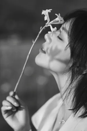 马思纯黑白唯美写真图片_1