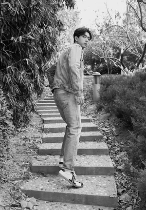 李现帅气随性写真图片_1