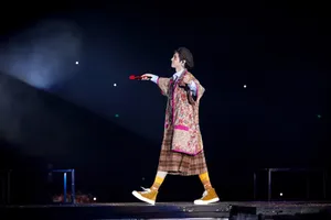 华晨宇火星演唱会舞台照图片_1