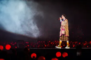 华晨宇火星演唱会舞台照图片_2