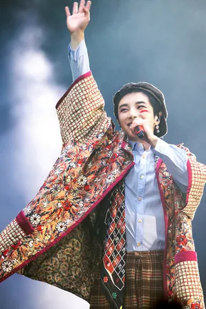 华晨宇火星演唱会舞台照图片_3