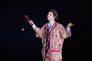 华晨宇火星演唱会舞台照图片_5