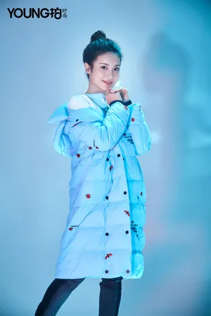 赖雨濛时尚百变写真图片_11