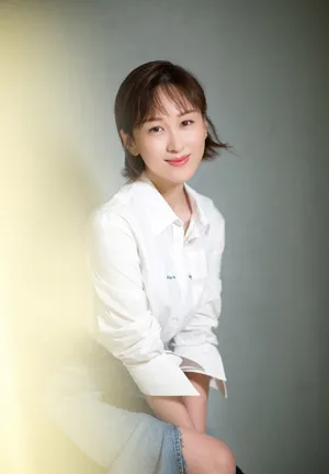 练练白色衬衣清爽性感写真图片_2