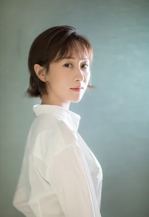 练练白色衬衣清爽性感写真图片_3