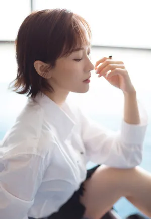 练练白色衬衣清爽性感写真图片_5