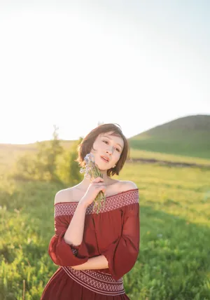练练甜美可人性感户外写真_2