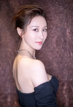练练迷人锁骨性感活动照图片_2
