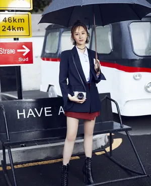 练练修长美腿时尚街拍写真图片_4