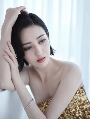 佟丽娅抹胸长裙性感写真图片_8