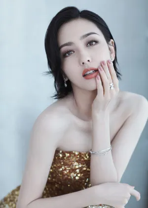 佟丽娅抹胸长裙性感写真图片_9