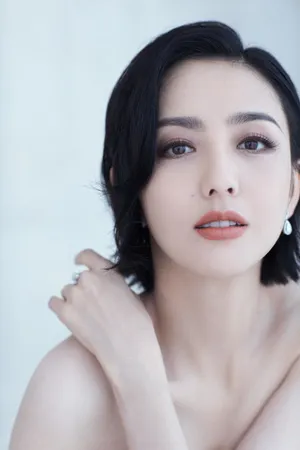 佟丽娅抹胸长裙性感写真图片_11