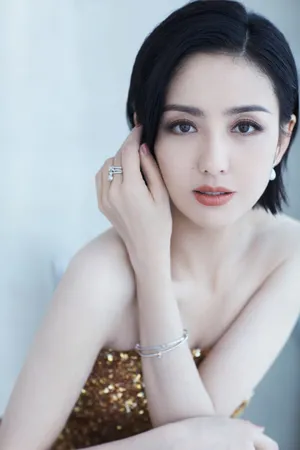 佟丽娅抹胸长裙性感写真图片_12