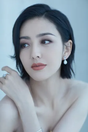 佟丽娅抹胸长裙性感写真图片_13