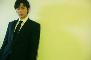 张哲瀚帅气有型西装写真图片_4