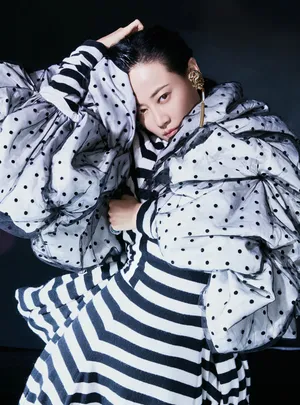 谭卓复古温柔范儿性感写真
