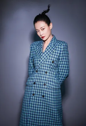 谭卓复古温柔范儿性感写真