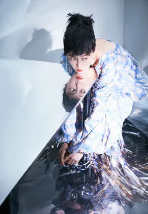 谭卓复古温柔范儿性感写真_4