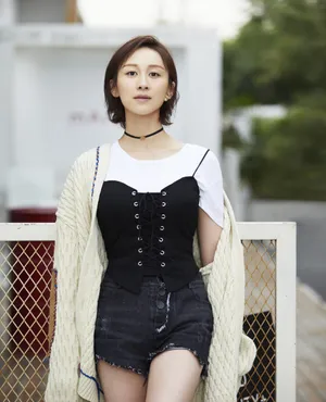 美女明星练练街拍写真图片