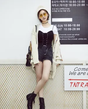 美女明星练练街拍写真图片_2